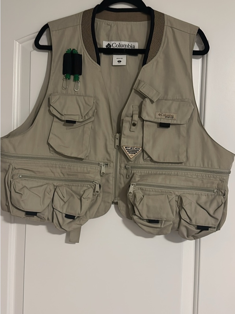 Vintage, rare find men’s Columbia fishing vest L